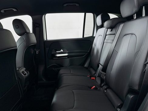 New 2026 Mercedes-Benz GLB 250 image 7