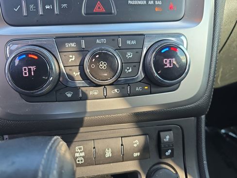 Used 2014 GMC Acadia SLE image 23