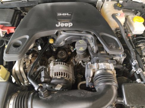 Used 2018 Jeep Wrangler Sport AWD/4WD image 30