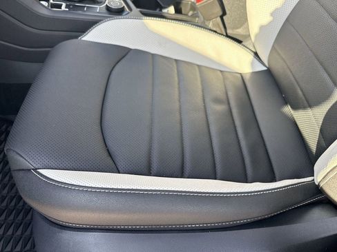 New 2025 Volkswagen Taos SEL image 9