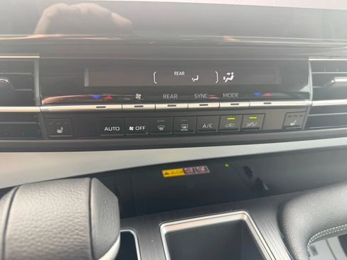 Used 2025 Toyota Sienna XLE AWD/4WD image 11