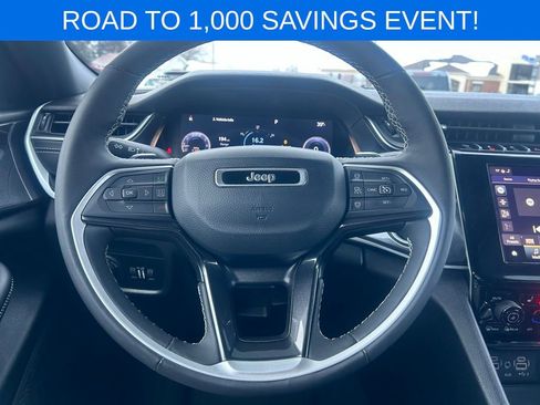 Used 2023 Jeep Grand Cherokee L Laredo image 32