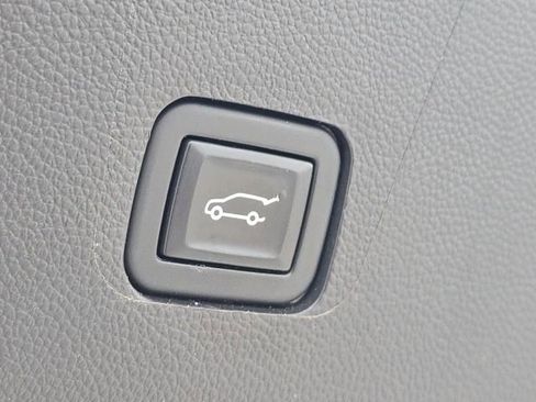 Used 2021 Chevrolet Traverse Premier image 10