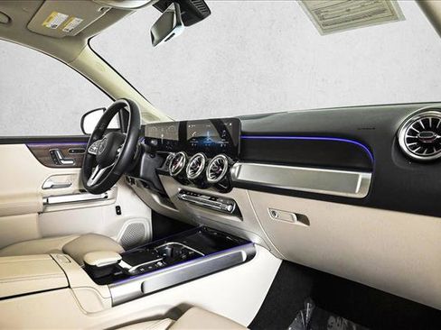 Used 2023 Mercedes-Benz GLB 250 4MATIC image 24