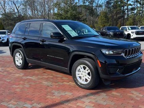 Used 2023 Jeep Grand Cherokee Laredo w/ Luxury Tech Group I image 3