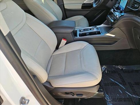 Used 2023 Ford Explorer Platinum w/ Technology Package image 22