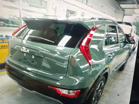 Used 2024 Kia Niro Wind w/ Wind Preserve Package FWD image 3