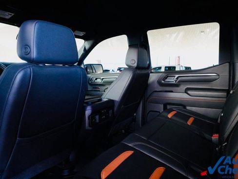 Used 2024 GMC Sierra 1500 AT4 w/ Technology Package image 6