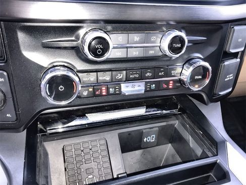 Used 2024 Ford F250 Lariat w/ Chrome Package image 19