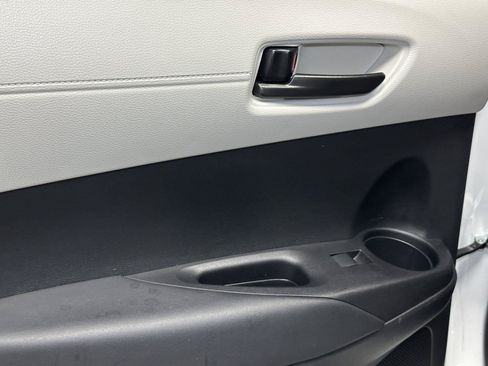 Used 2025 Toyota Corolla Cross L FWD image 30
