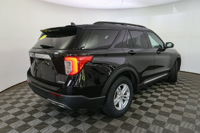 Used 2023 Ford Explorer XLT w/ Equipment Group 202A AWD/4WD image 13