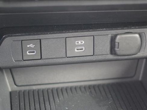 Used 2025 Toyota Prius Plug-In Hybrid FWD image 29
