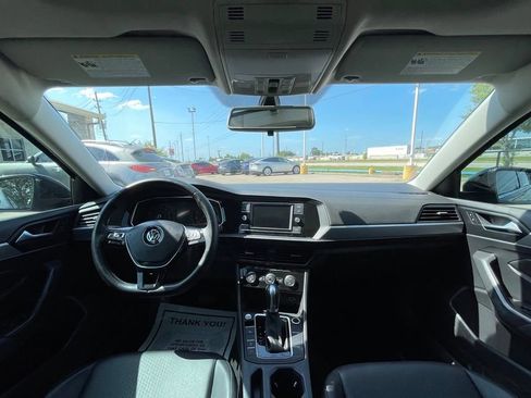 Used 2019 Volkswagen Jetta SE w/ Cold Weather Package FWD image 24