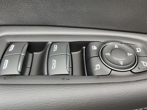 New 2025 Cadillac XT6 Luxury image 13