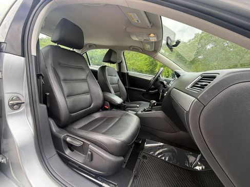 Used 2013 Volkswagen Jetta SE FWD image 15