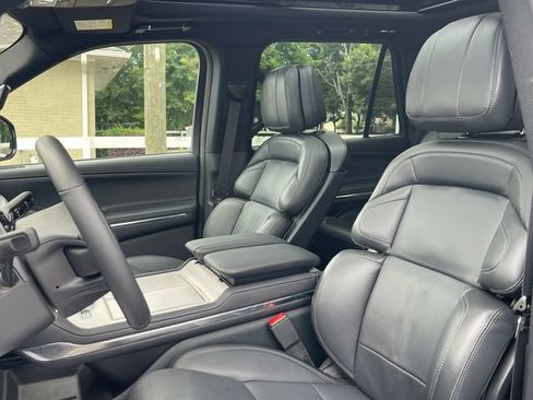 Used 2025 Lincoln Navigator Reserve w/ Jet Appearance Package AWD/4WD image 10