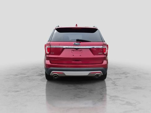 Used 2017 Ford Explorer XLT w/ Equipment Group 202A AWD/4WD image 7