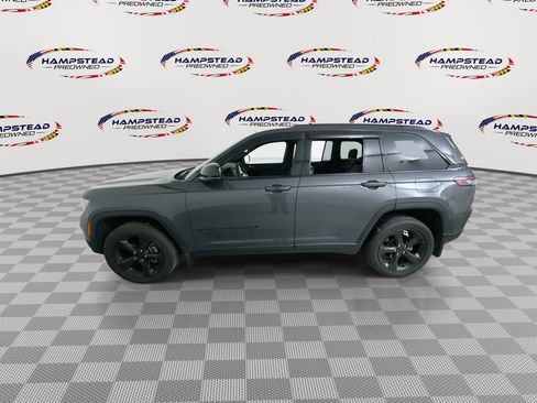 Used 2023 Jeep Grand Cherokee Altitude image 5