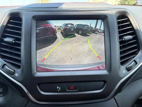 Used 2020 Jeep Cherokee Trailhawk w/ Cold Weather Group AWD/4WD image 21