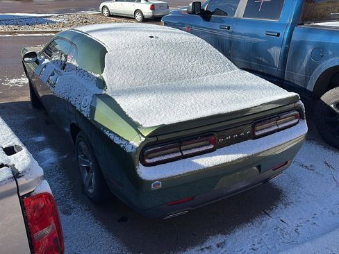 Used 2019 Dodge Challenger SXT image 3