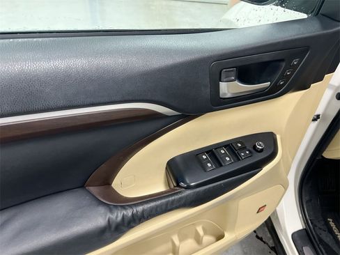 Used 2015 Toyota Highlander Limited image 21