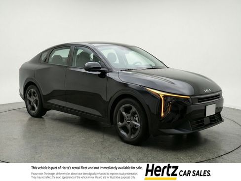 Used 2025 Kia K4 LXS image 1