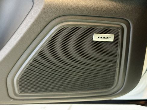 Used 2025 Porsche Macan image 12