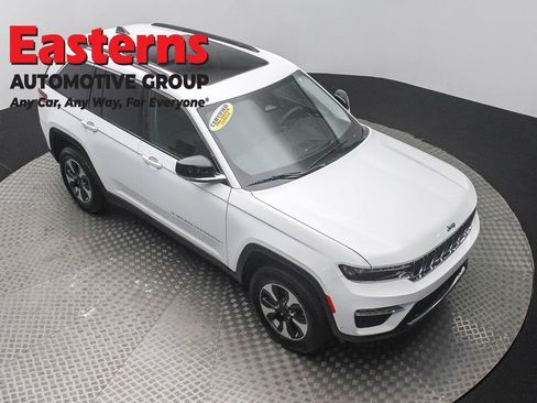 Used 2022 Jeep Grand Cherokee Limited 4xe w/ Luxury Tech Group II AWD/4WD image 3