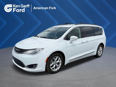 Used 2017 Chrysler Pacifica Touring-L w/ Tire & Wheel Group