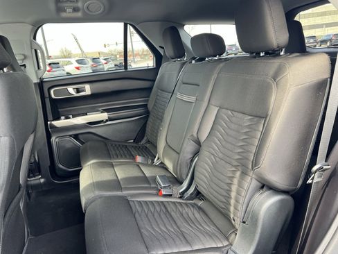 Used 2021 Ford Explorer XLT image 23