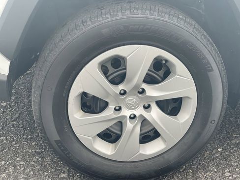 Certified 2024 Toyota RAV4 LE AWD/4WD image 15