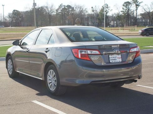 Used 2014 Toyota Camry LE image 10
