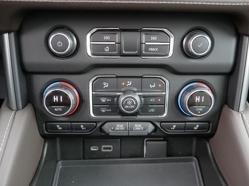 Used 2021 Chevrolet Tahoe LT image 23