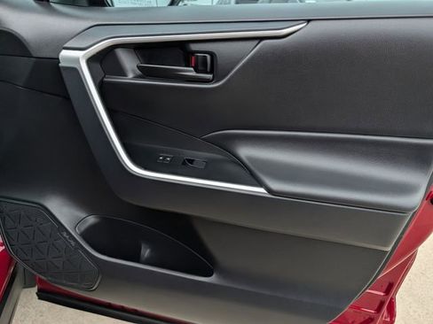 Certified 2025 Toyota RAV4 LE image 31