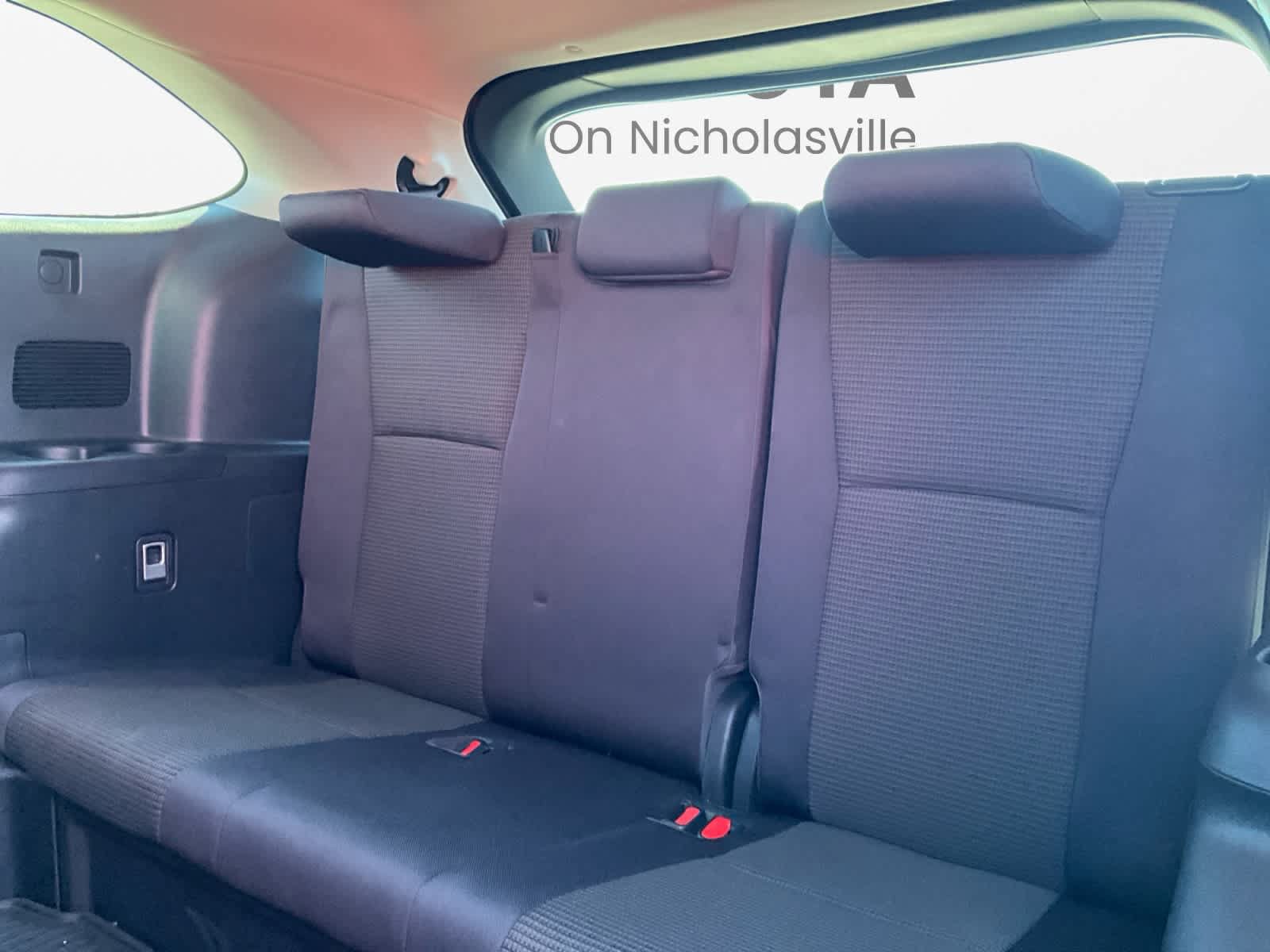 Used 2023 Toyota Highlander LE FWD image 23