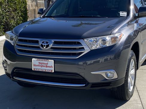 Used 2012 Toyota Highlander FWD w/ Tech Pkg image 7