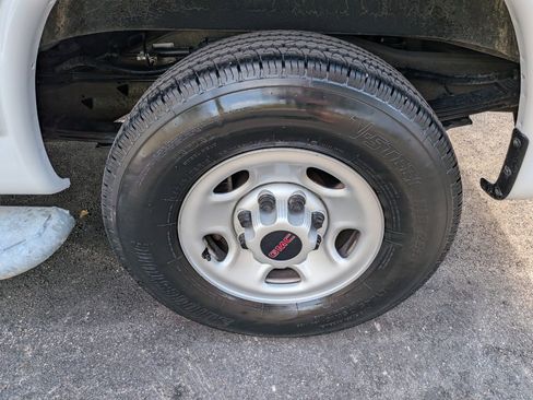 Used 2024 GMC Savana 2500 w/ Driver Convenience Package image 30