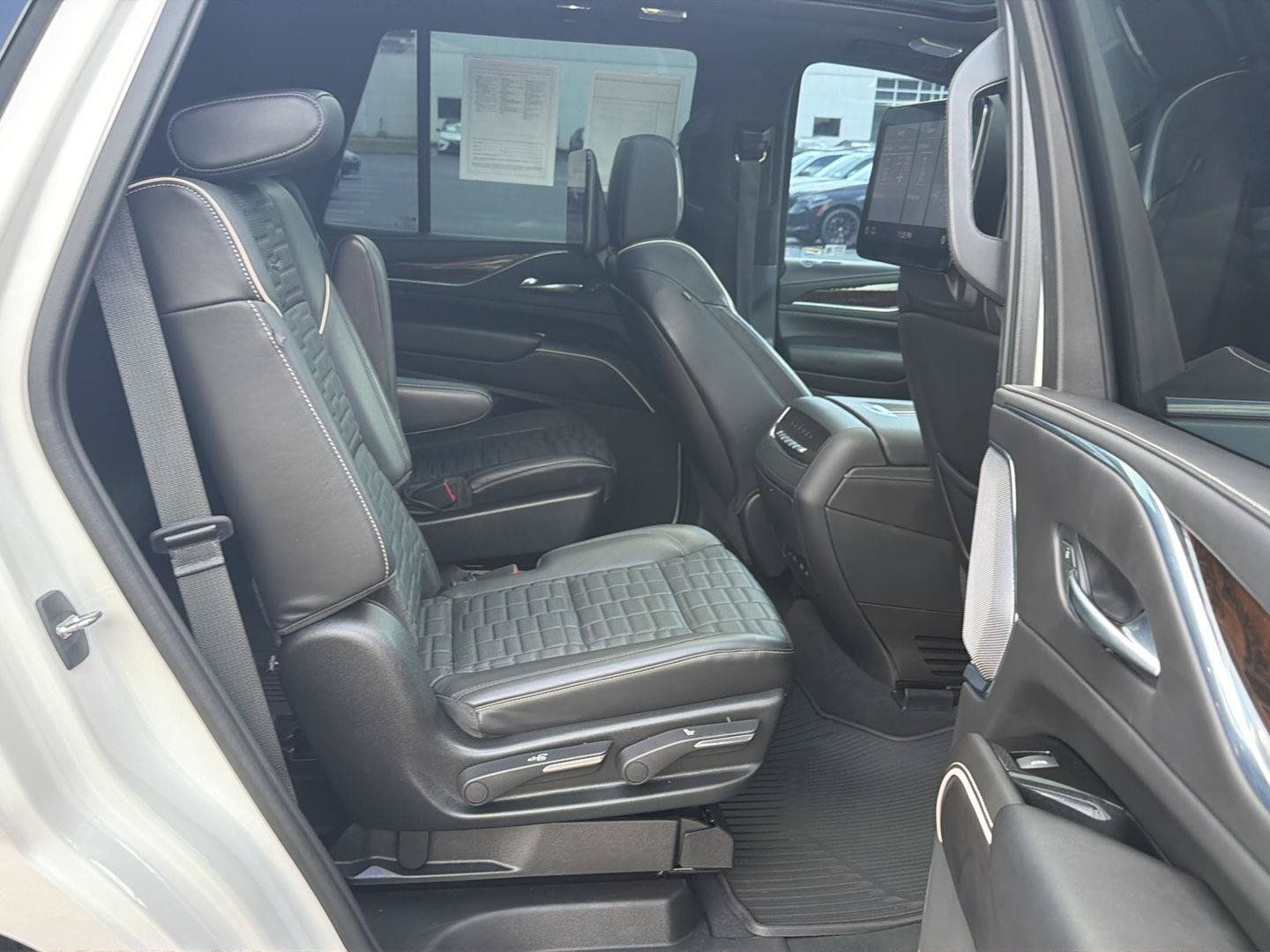 Used 2021 Cadillac Escalade Premium Luxury Platinum RWD image 15