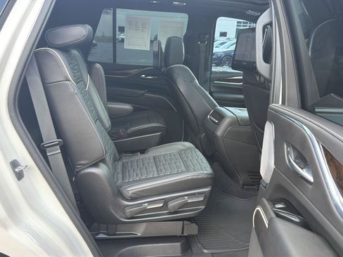 Used 2021 Cadillac Escalade Premium Luxury Platinum RWD image 15