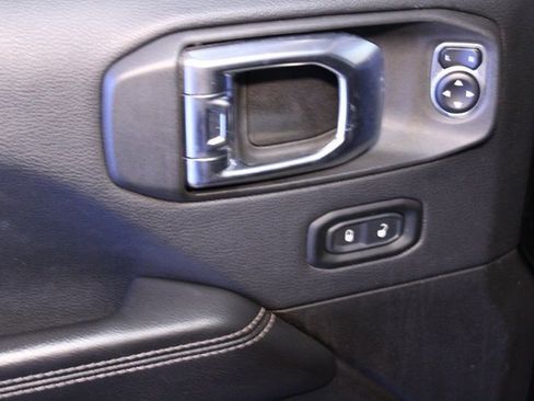 Used 2018 Jeep Wrangler Unlimited Sahara w/ Uconnect 4C Nav & Sound Group image 11