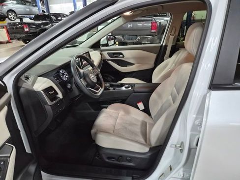 Used 2024 Nissan Rogue SV image 17