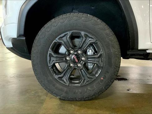 New 2025 GMC Canyon Elevation w/ Convenience Package image 6