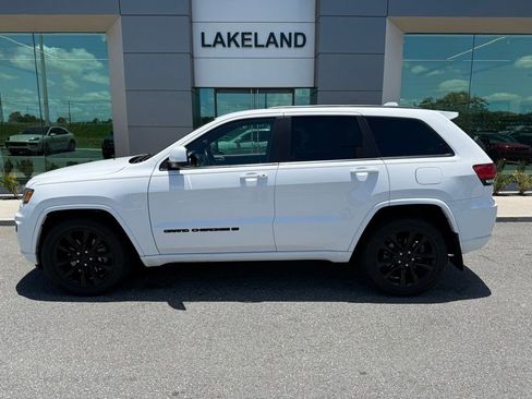 Used 2022 Jeep Grand Cherokee Laredo X RWD image 1