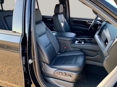 Used 2025 Chevrolet Tahoe Z71 AWD/4WD image 9