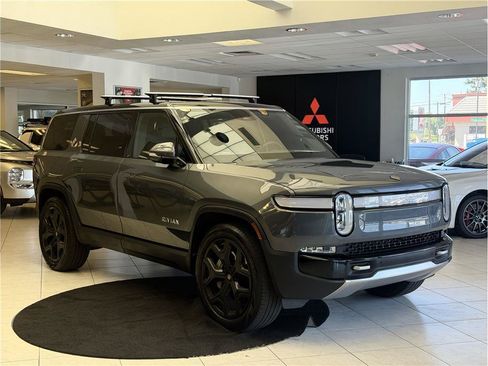 Used 2024 Rivian R1S Adventure AWD/4WD image 3