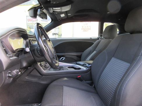 Used 2022 Dodge Challenger SXT image 20