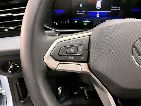 Used 2025 Volkswagen Jetta SE w/ Black Wheel Package image 20