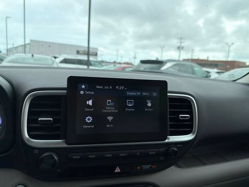 Certified 2024 Hyundai Venue SEL FWD image 22