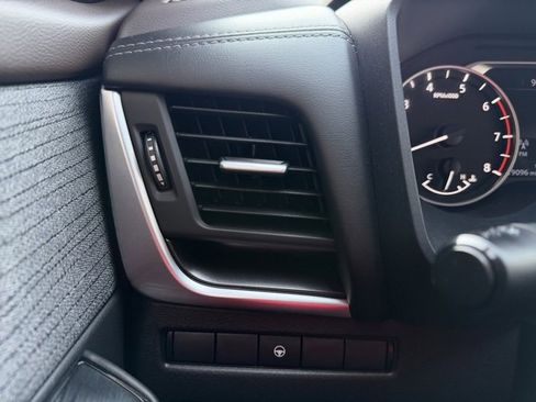 Certified 2023 Nissan Rogue SV image 25