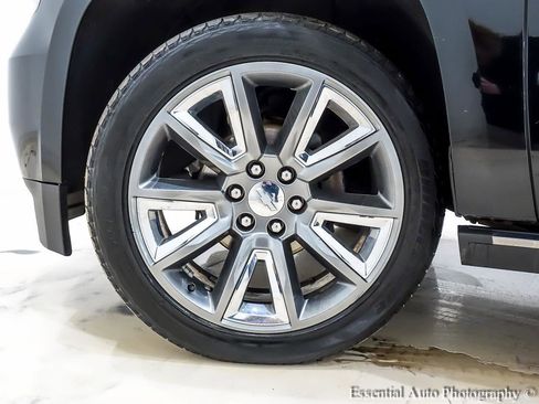 Used 2018 Chevrolet Suburban Premier image 12